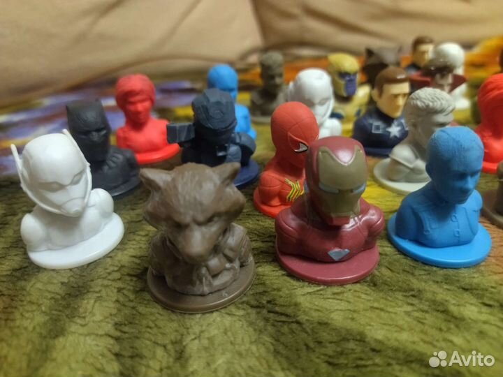 Коллекция профилей супергероев из «Пятëрочки»