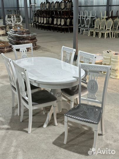 Стол и стулья