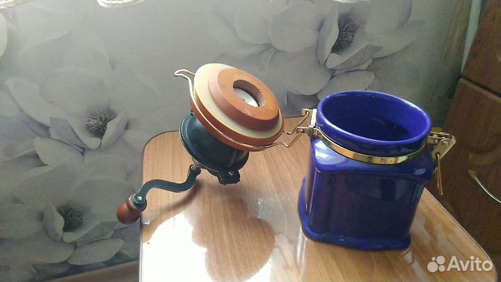 Кофемолка жерновая ручная