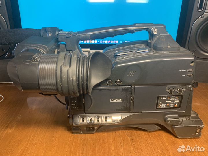 Видеокамера Sony DSR-400P
