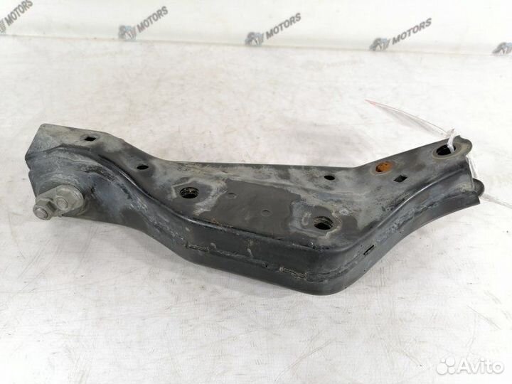 Крепление балки подвески переднее левое Lexus