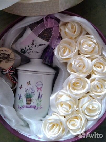 Розы из атласных лент