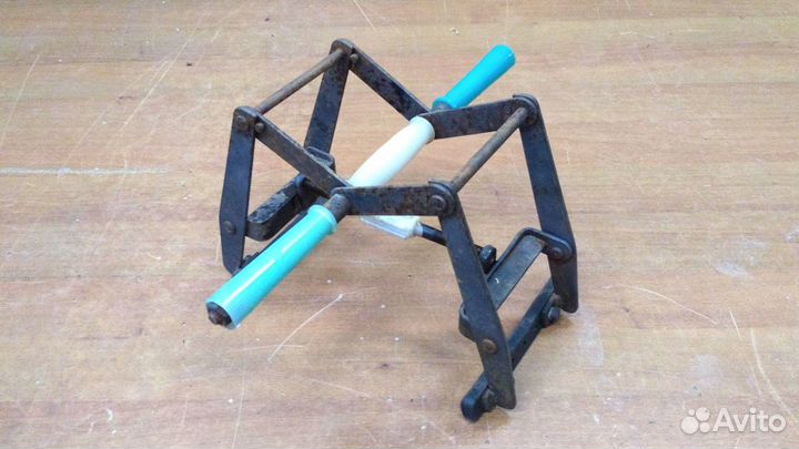 Захват для переноски аккумуляторов