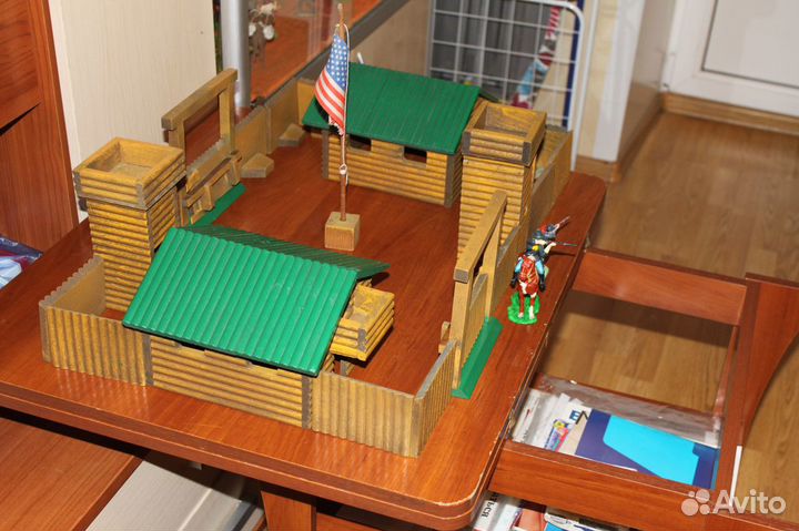 Форт гдр, Elastolin