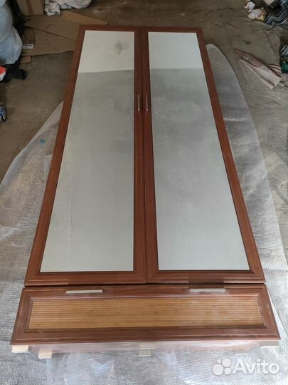 Шкаф распашной с зеркалом