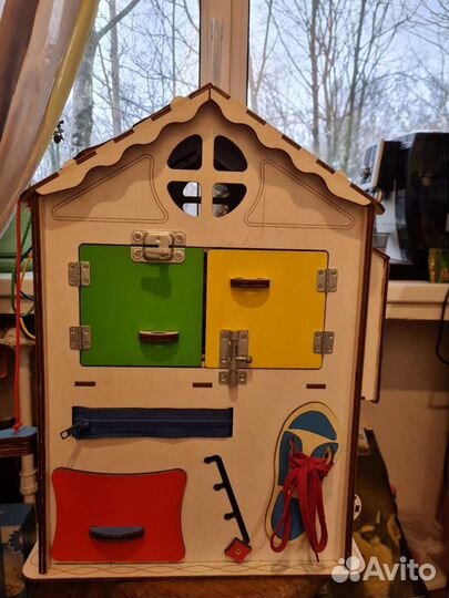 Бизиборд домик