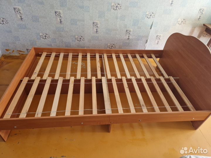Кровать