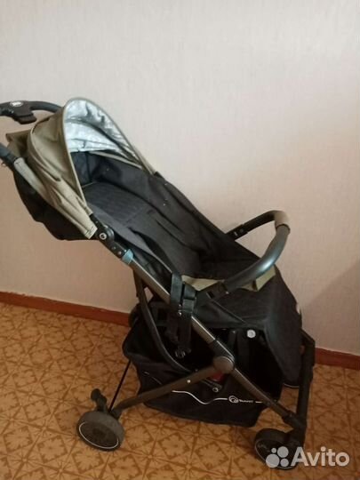 Прогулочная коляска(сломана, на запчасти)