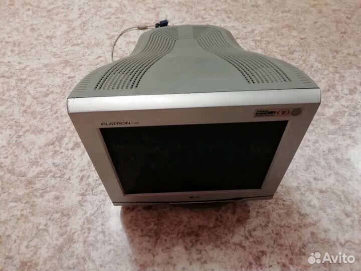Монитор LG flatron F700P 17