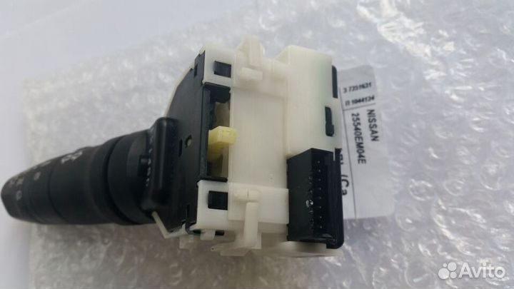 Переключатель поворотов подрулевой Nissan X-Trai