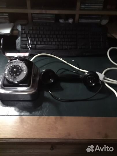 Антикварный телефон
