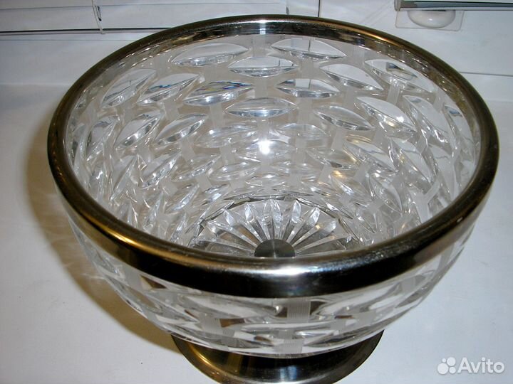 Ваза хрустальная на ножке из мельхиора