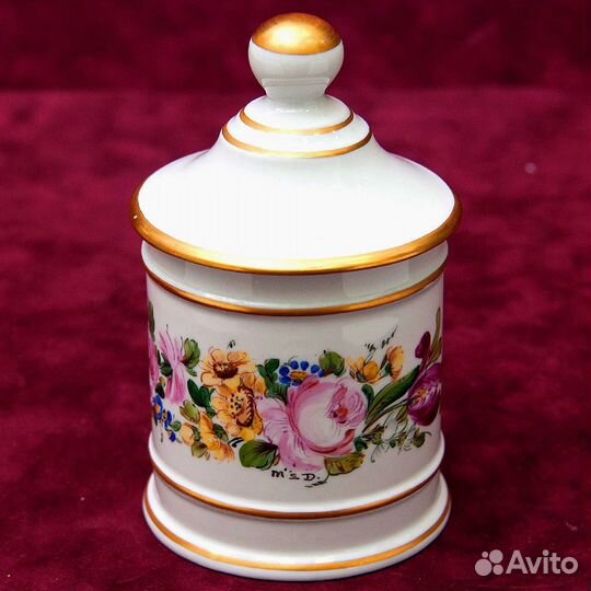 Фарфоровая бонбоньерка
