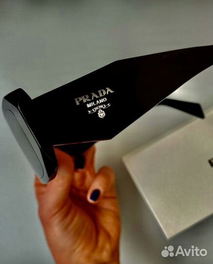 Солнцезащитные очки женские Prada