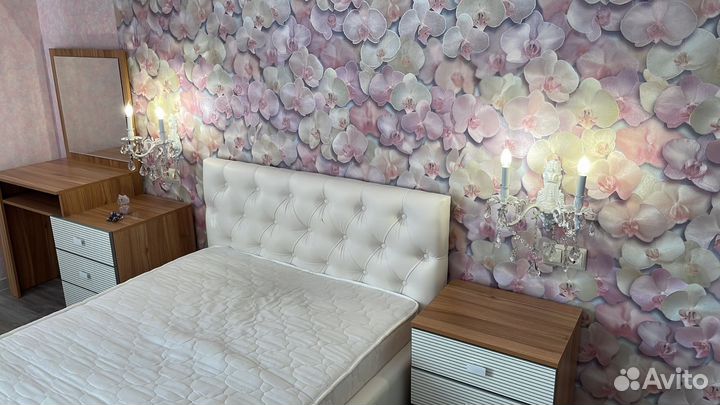 Хрустальная люстра и бра несколько