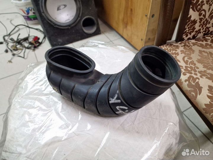 Патрубок воздушного фильтра Ауди 100/А6 С4 2.0 ABK