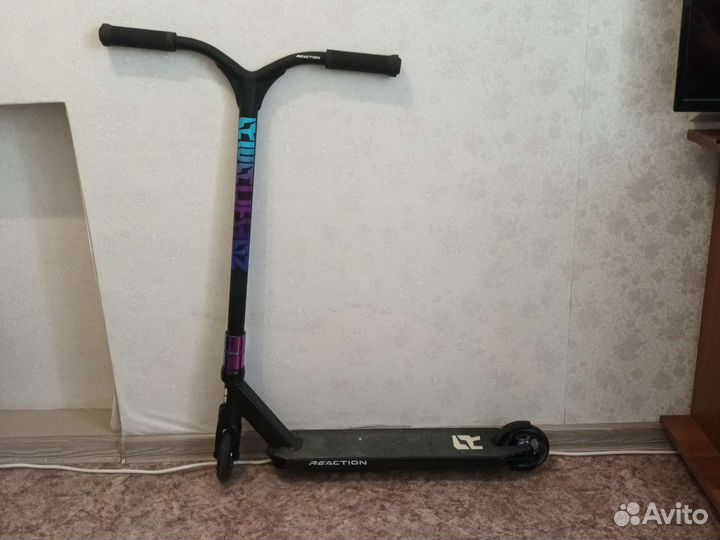 Трюковой самокат reaction