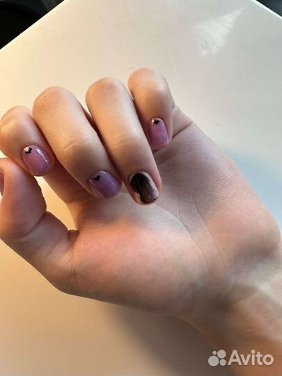 Модель на маникюр