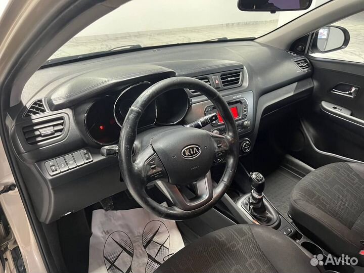 Kia Rio 1.6 МТ, 2012, битый, 250 000 км