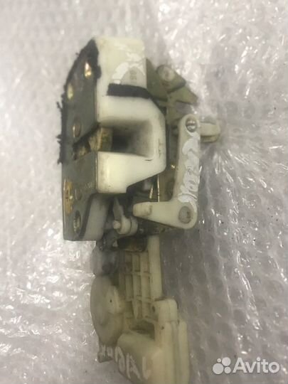 Замок двери задний левый Honda Orthia EL3 B20B