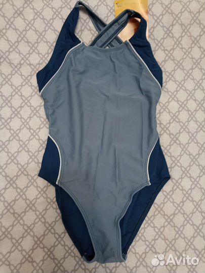 Купальник слитный новый 30