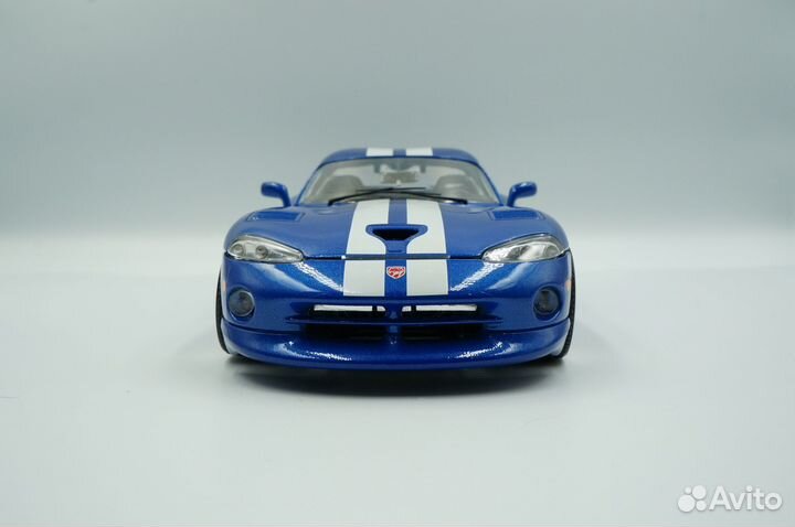 Bburago 1:18 Dodge Viper GTS Coupe