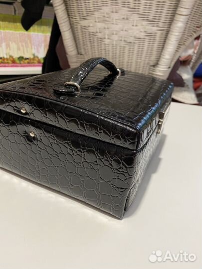 Шкатулка для ювелирных украшений