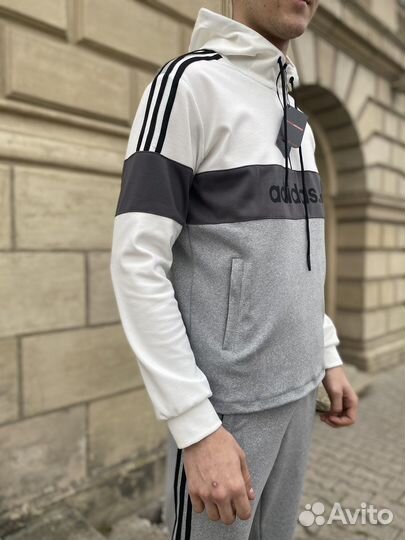 Мужской спортивный костюм