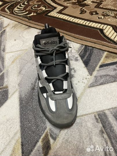 Кроссовки adidas зимние