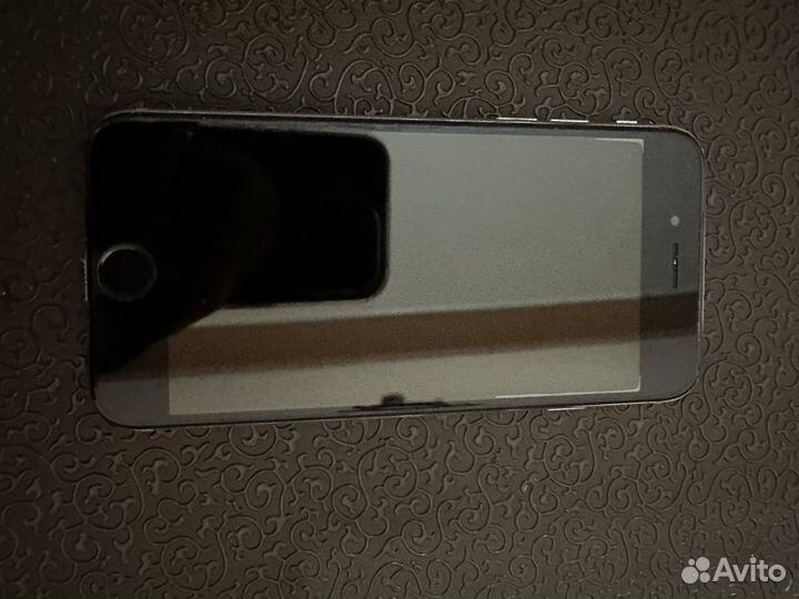 Телефон iPhone 6