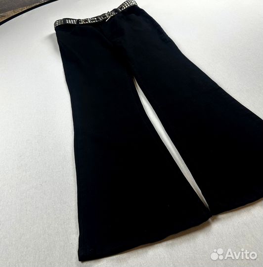 Стильные джинсы клеш Y2K, напоминающие наряды Kai