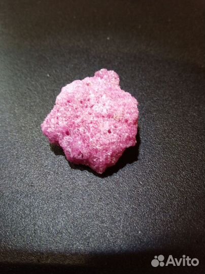 Красный корунд (рубин)