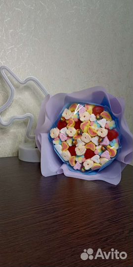 Сладкий букет из маршмеллоу и мармелада