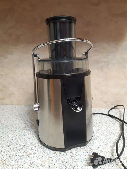 Соковыжималка почти новая Scarlett SC-018