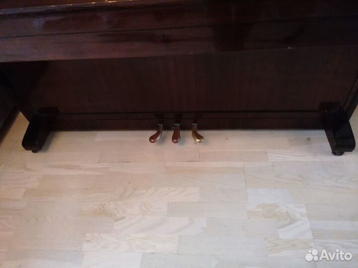 Продается пианино Лирика в отличном состоянии