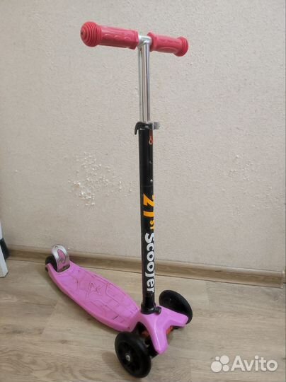 Трёхколёсный Самокат