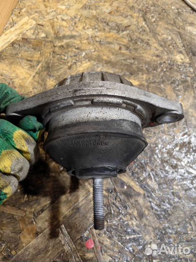 Подушка Двигателя Правая Ауди 80 Б4 2.0 ABK