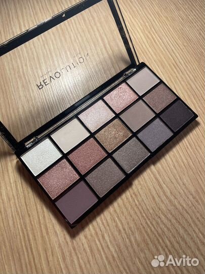 Палетка теней revolution