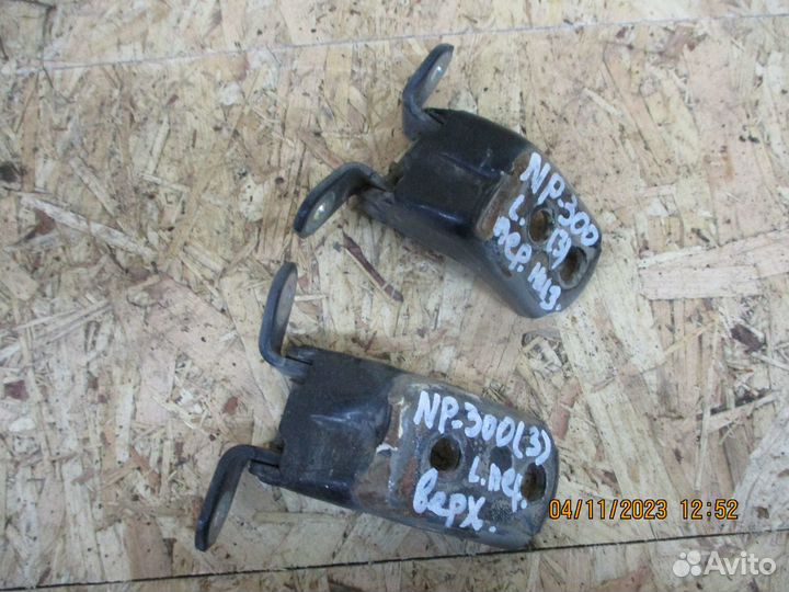 Петли левых дверей Ниссан NP300