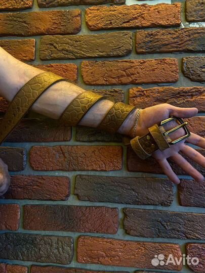 Качественные кожаные ремни с тиснением