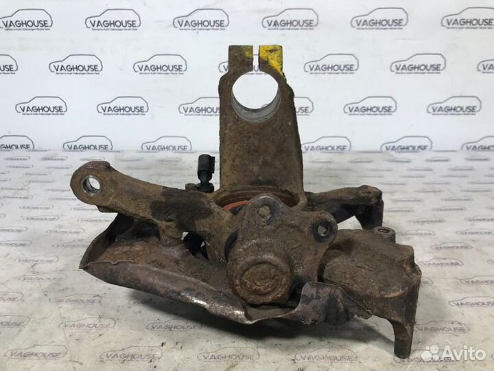 Кулак поворотный передний Volkswagen Golf 4