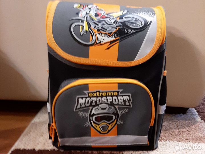 Рюкзак школьный