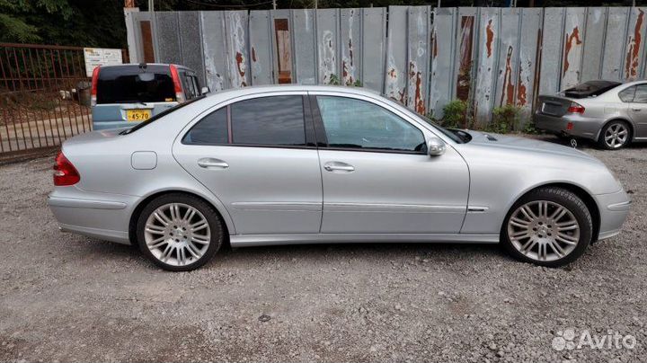 Авто на разбор Mercedes-Benz E-Class W211 272.964