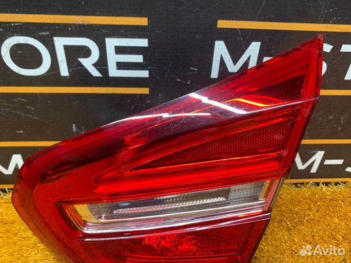 Фонарь крышки багажника правый Mercedes-Benz