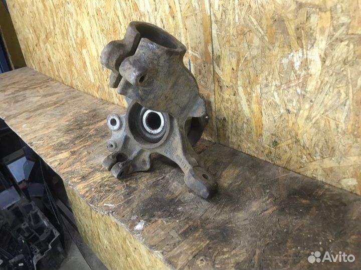 Цапфа передняя правая Ford Focus 3 седан 1.6 2012