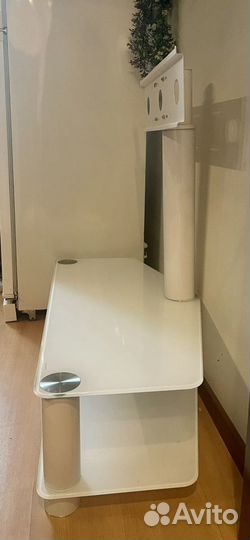 Тумба под телевизор с кронштейном