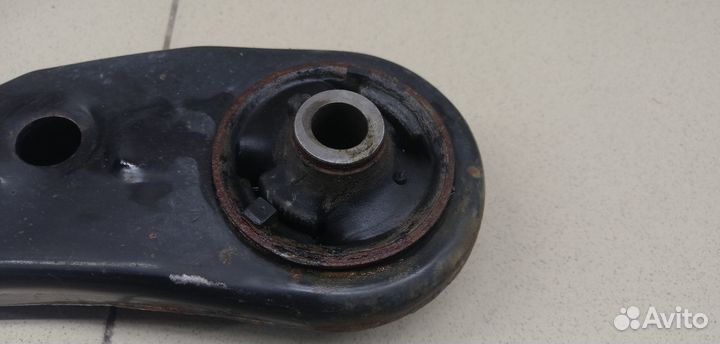 Рычаг передний левый Avensis III 2009