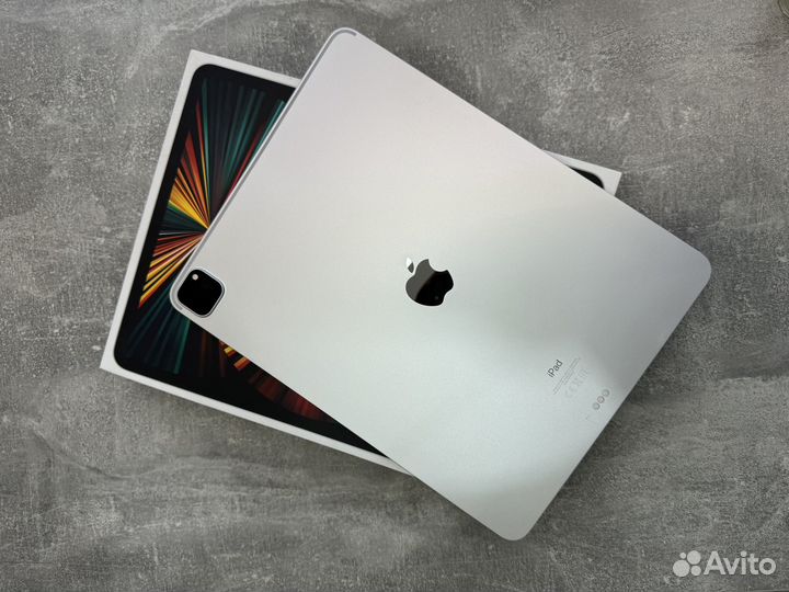 iPad Pro 12,9 дюйма (5- го поколения )