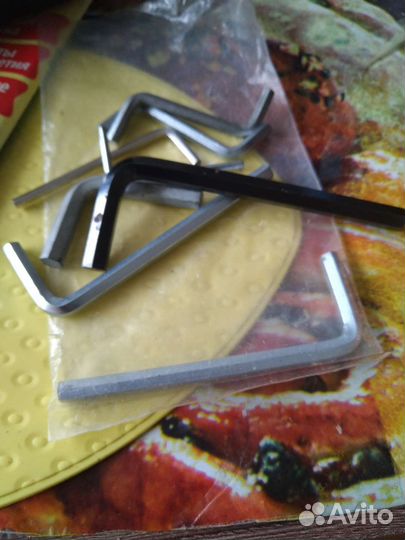 Ключи для мебели и самоката