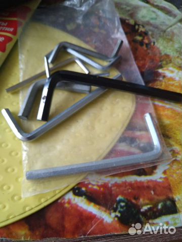 Ключи для мебели и самоката